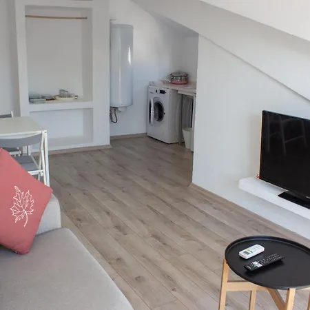 Aloha Apartment *