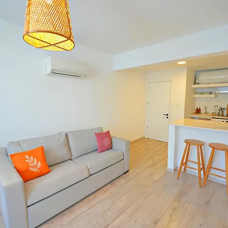 Aloha Apartment *